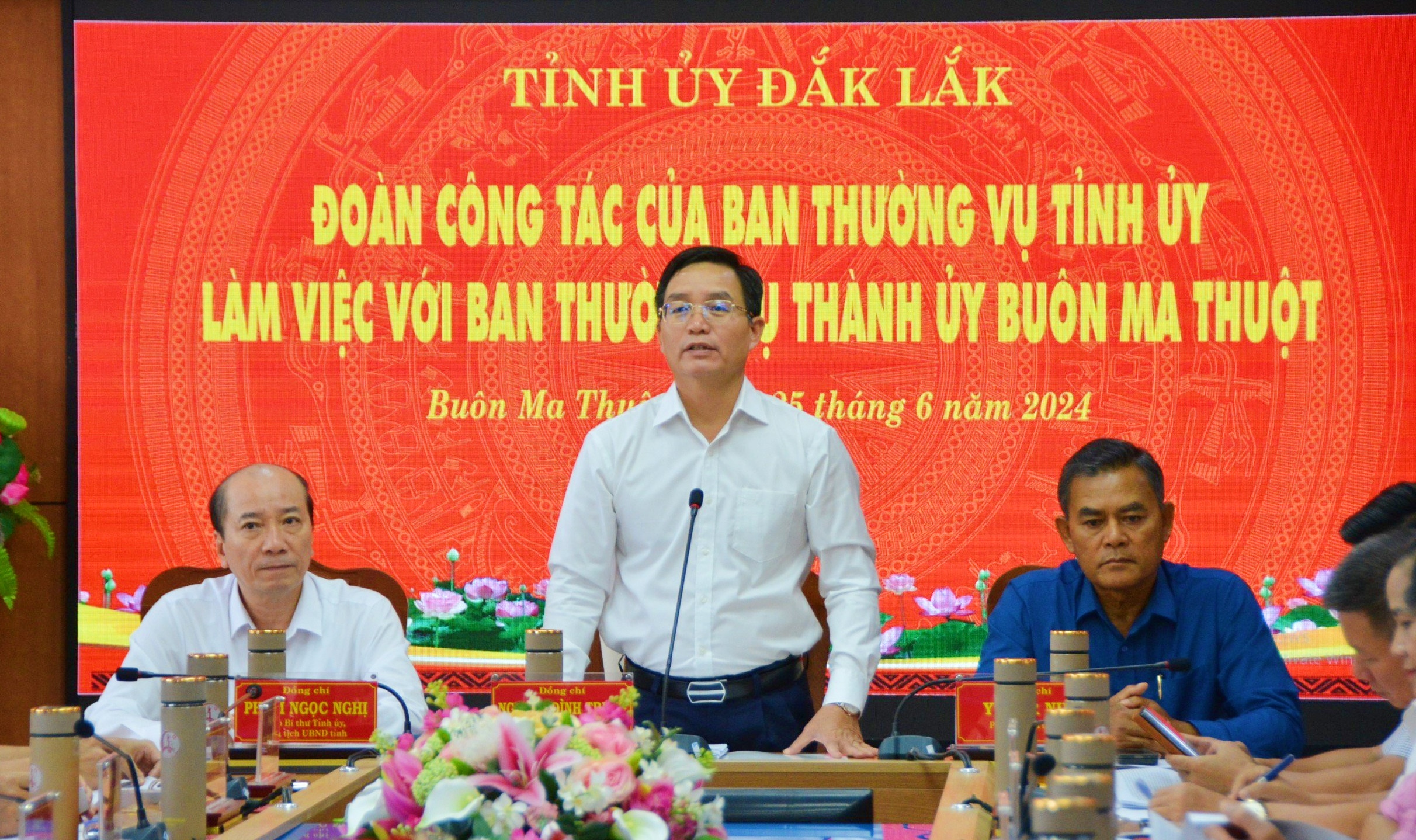 Đoàn công tác của Ban Thường vụ Tỉnh ủy làm việc với Ban Thường vụ Thành ủy Buôn Ma Thuột về kết quả thực hiện nhiệm vụ 6 tháng đầu năm và phương hướng, nhiệm vụ trọng tâm 6 tháng cuối năm 2024.